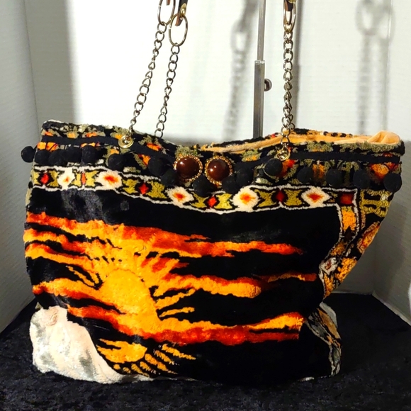 The Cat's Pajamas Hobo Handbag - Picture 3 of 4